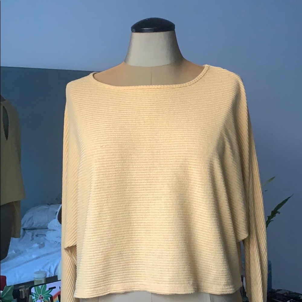 cute yellow top🍋✨